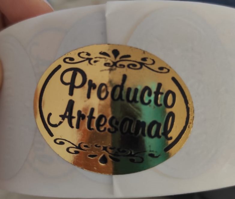 Rollo Sticker Producto Artesanal Dorado con letra negra